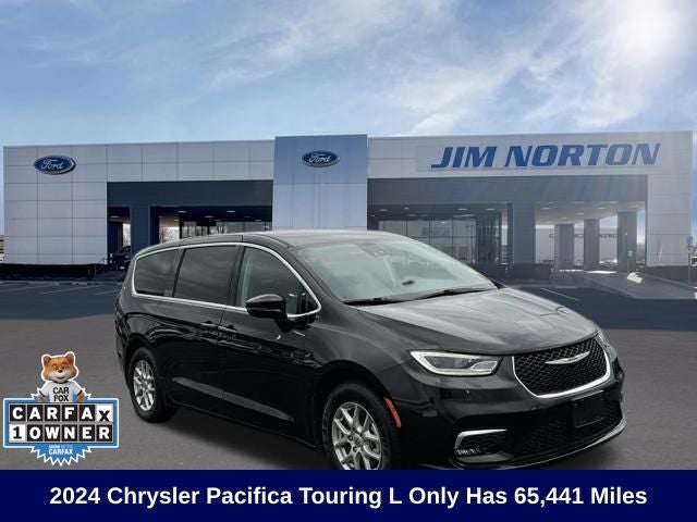 2024 Chrysler Pacifica Touring L in Diamond Black Crystal Pearlcoat — front three-quarter view